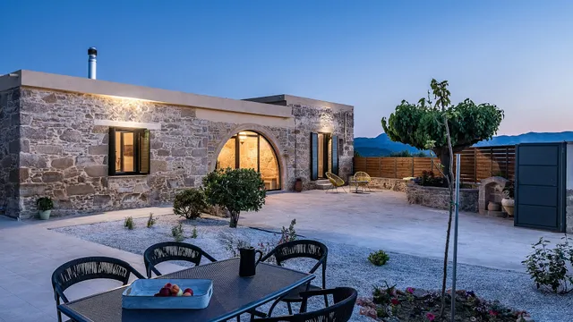 Trialonia Luxury Villa