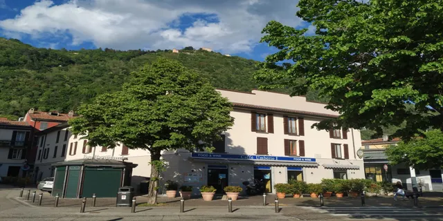 Bed on the Lake Como