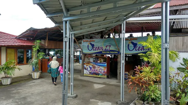 Rumah Makan Ocean 27
