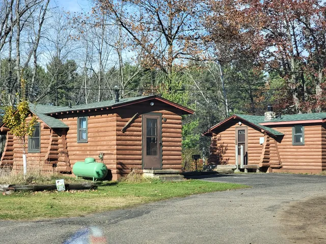 Edgewater Resort Country Log Cabins