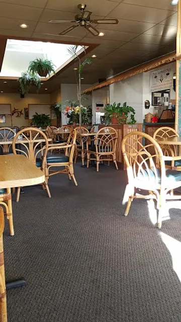 Between the Buns Sandwich Shop