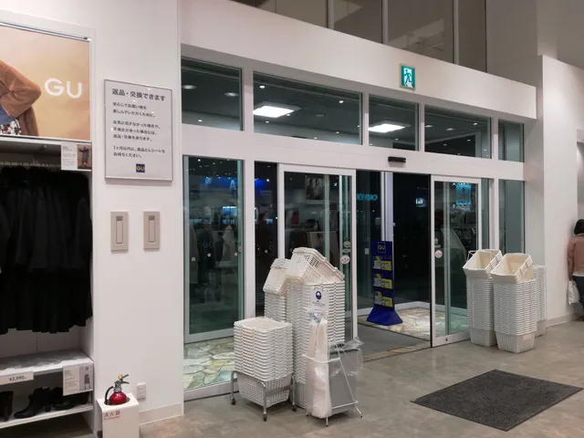 GU Hakodate Showa Town Plaza