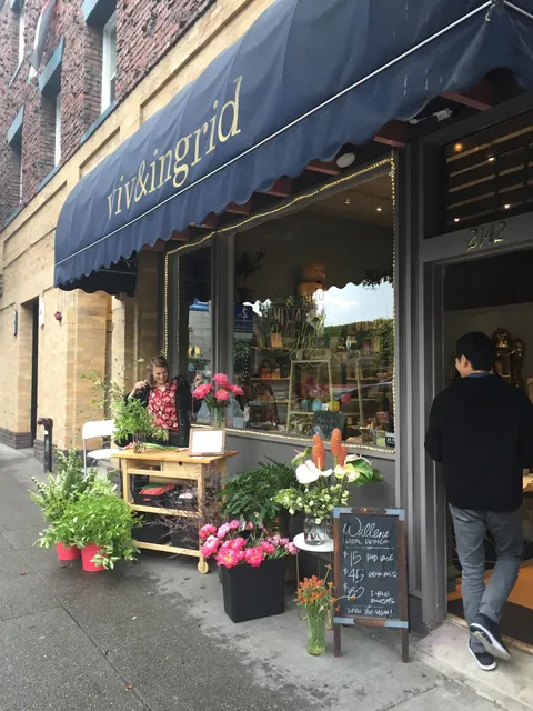 viv&ingrid at Oxford Hall - Online