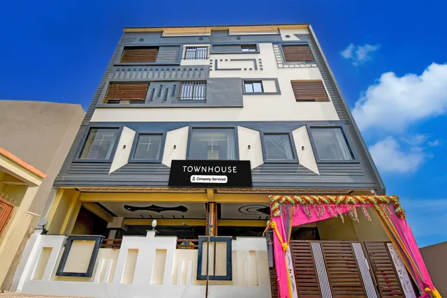 Townhouse Taramandal Near Sahara States