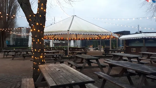 East Restaurant - Thai / Japanese / Korean / Chinese / Malaysian / Singaporean / Indonesian / Vietnamese, and more