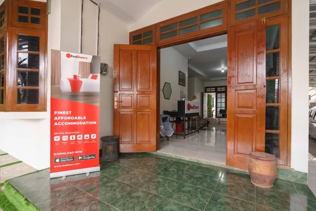 RedDoorz Syariah near Exit Toll Jatiwarna 2