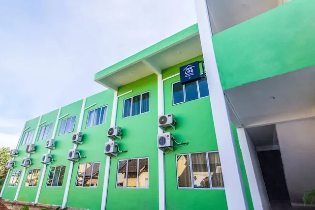 OYO Life 2672 Athaya Kost