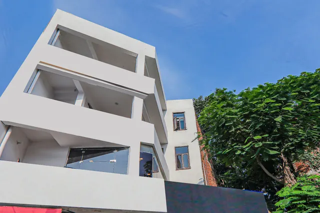 Hotel O Gomti Nagar Near Malhaur Railway Station