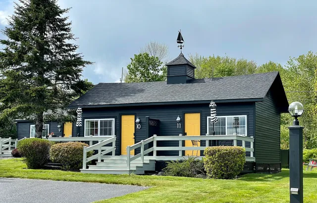 Seascape Motel & Cottages