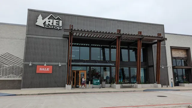 REI