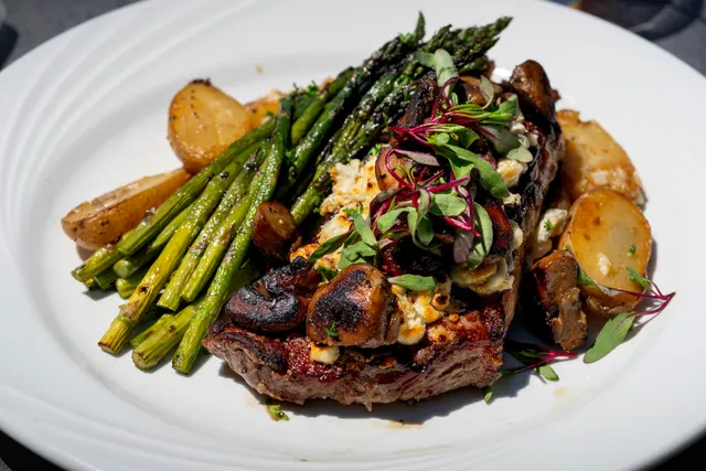 Elk Ridge Restaurant & Bar