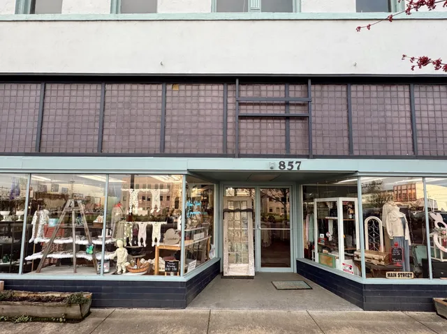 Main Street Emporium of Dallas, Oregon