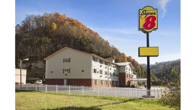Super 8 by Wyndham Prestonsburg