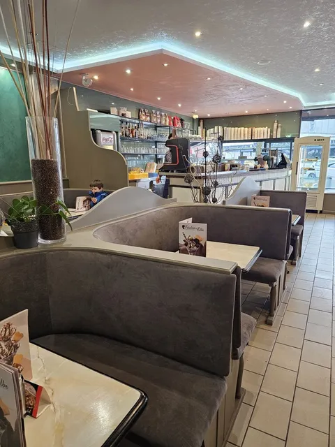 Leontes Eis Café & Pizzeria