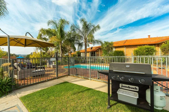 Hume Country Motor Inn