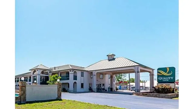 Quality Inn Three Rivers