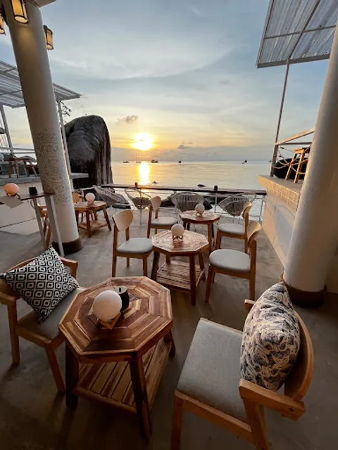 Sandbar Restaurant, Cocktails, Wine Bar