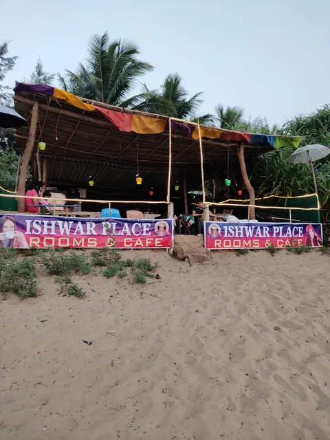 Ishwar Place Rooms and Cafe