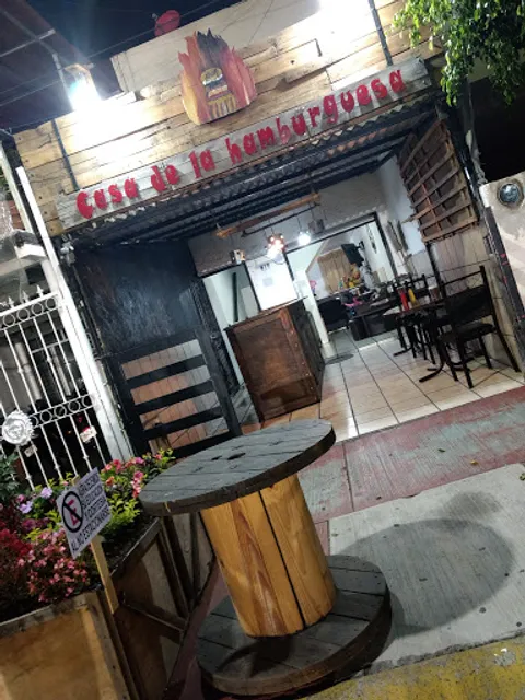 Casa de la hamburguesa gourmet y alitas