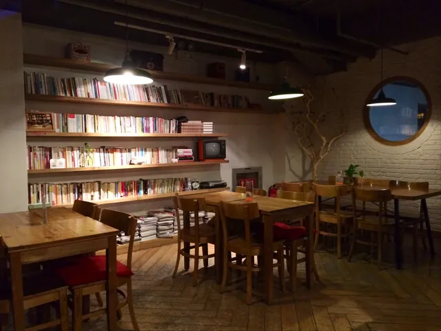 Sculpting in Time Cafe