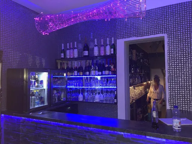 Bel Vars Cafe Bar Lounge