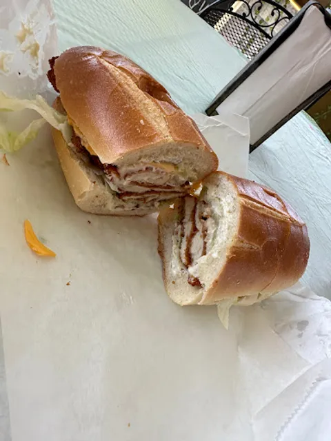 Mona's Deli & Catering