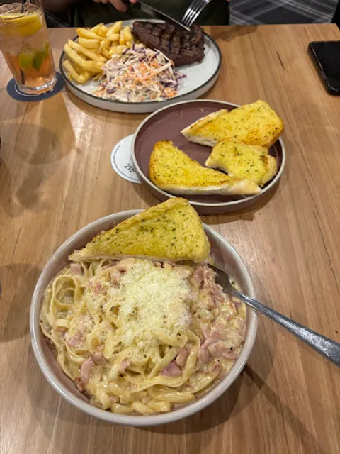 Restaurant @ The Club Hotel