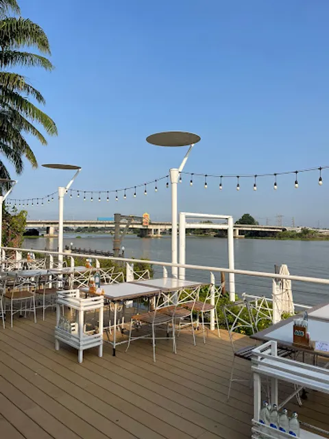 บ้านเหนือน้ำ