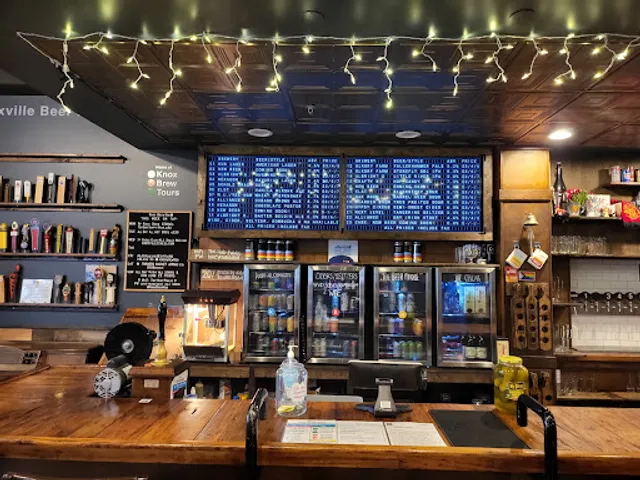 Fred's Around the Corner: Kitchen + Bar