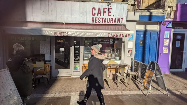 Bunters Cafe & Restaurant