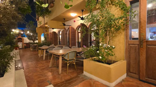 Mama’esh Sharjah Beach House ممائيش بيت شاطئ الشارقة