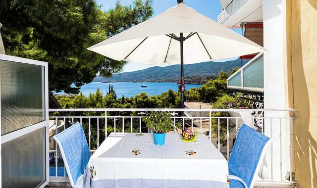 Lions Poros Apartment by Eva Tsouka