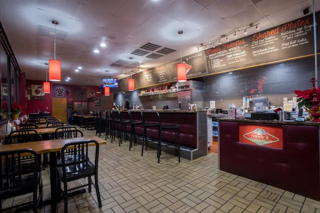 Nana's Chicken-N-Waffles