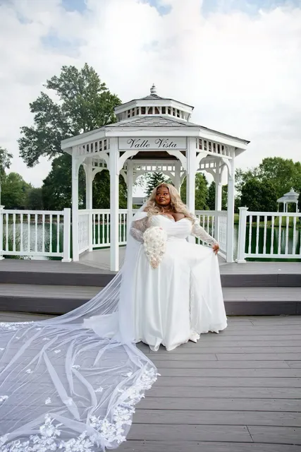 Le'anns Alterations & Mngrmmng