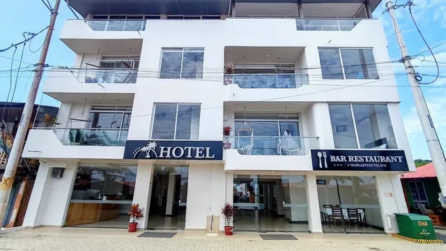 MARGARITA'S PALACE HOTEL | VISTA AL MAR | FRENTE AL MAR | PISCINA | CANOA | ECUADOR | TURISMO |