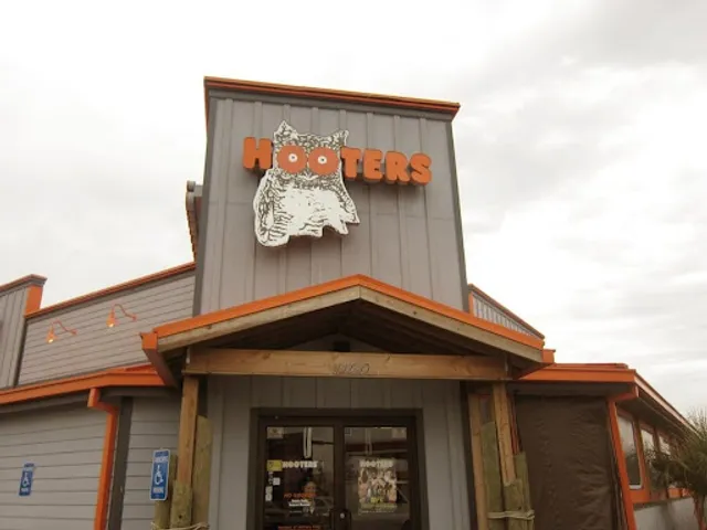 Hooters