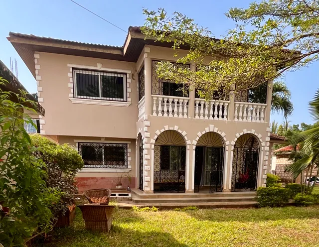 Akogo House. (Hostel and Backpackers)