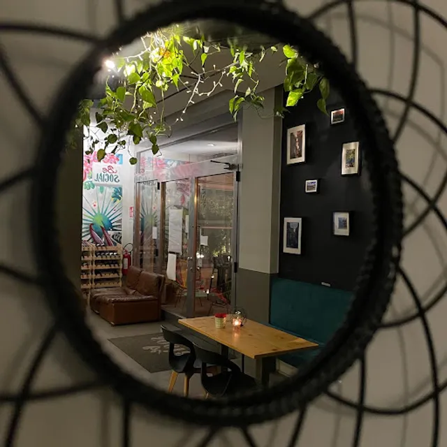 Be Social Café / / Bistrot