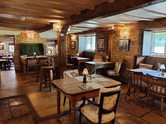 Horse & Groom Village Inn