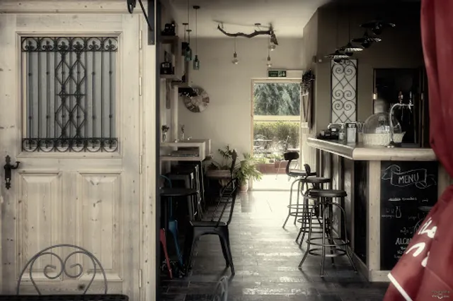 Το Κλειδί (bistro cafe bar)