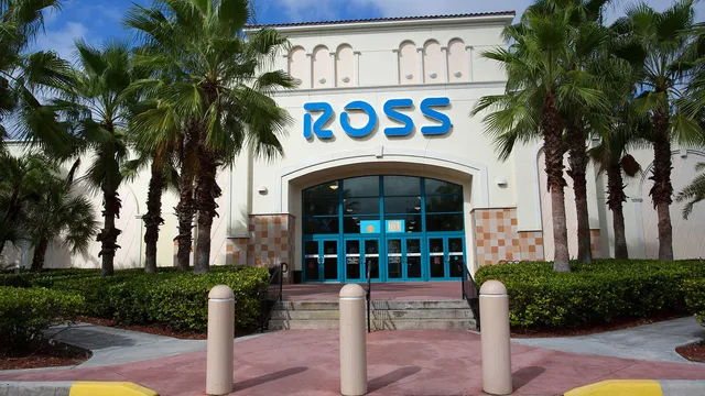 Mall at 163rd Street