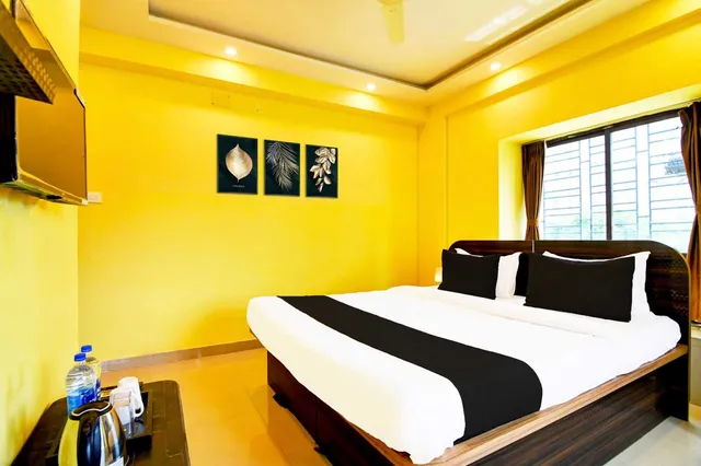 Collection O Salt Lake Sector 5 Metro Station Formerly Rahi Crown