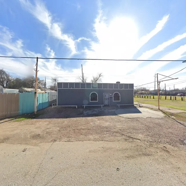 Los 5 Carnales Sports Bar