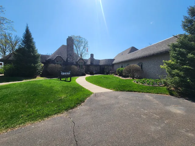 Irons Restaurant and Pub