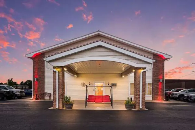 Econo Lodge Inn & Suites Escanaba North