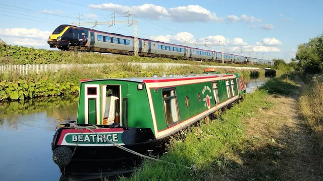 Willow Wren Canal Boat & Narrowboat Breaks