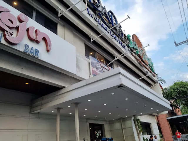 Sambo Kojin - West Avenue