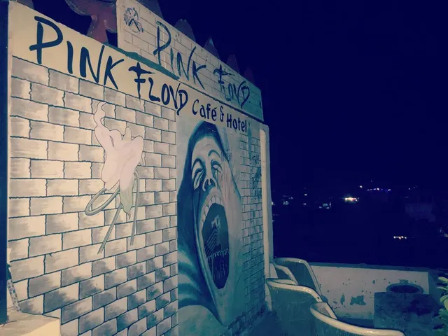 Pink floyd cafe and hotel