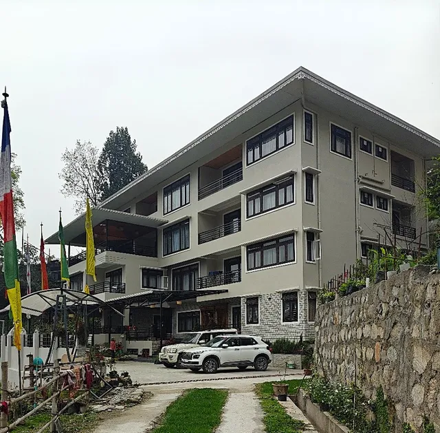 Nabhasa Courtyard Home & Apartment Stay