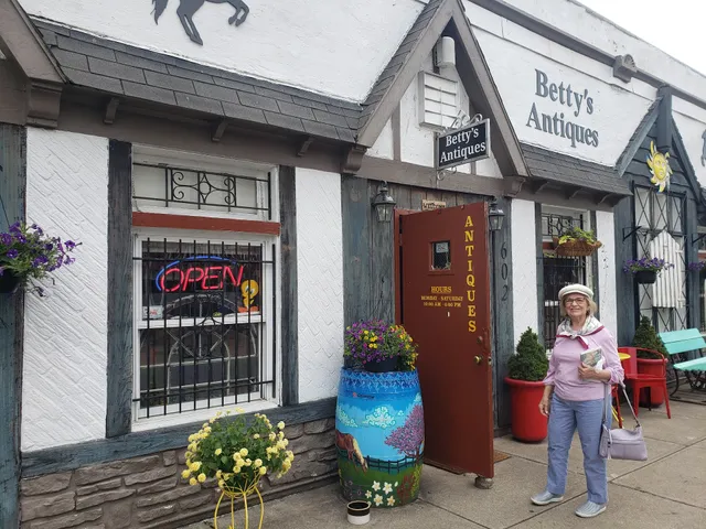 Mustang Betty’s Antiques